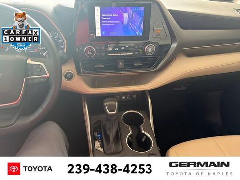 Used 2024 Toyota Highlander XLE FWD image 15