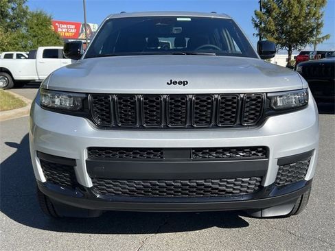 New 2025 Jeep Grand Cherokee L Altitude image 14