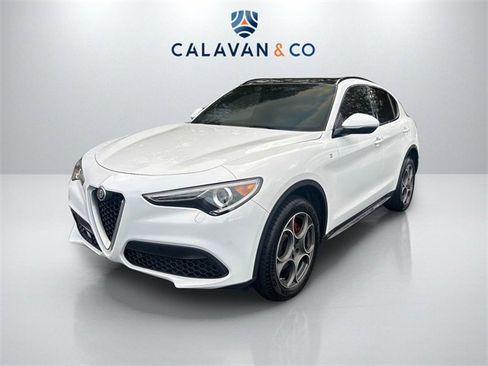 Used 2022 Alfa Romeo Stelvio Ti image 3