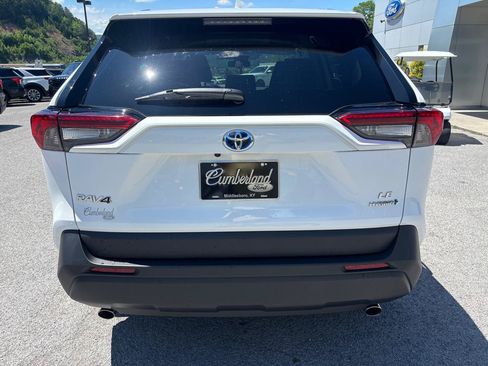 Used 2024 Toyota RAV4 LE AWD/4WD image 3