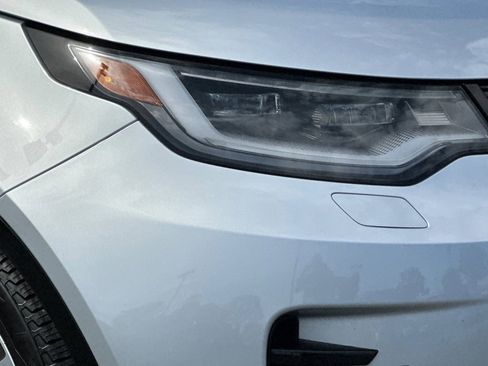 Used 2024 Land Rover Discovery Dynamic SE image 12