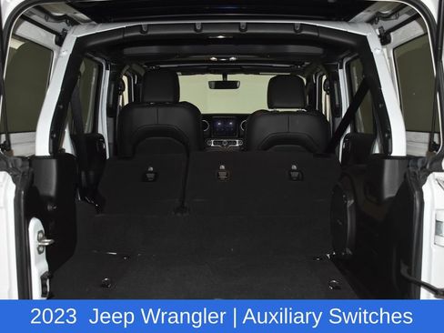 Used 2023 Jeep Wrangler Unlimited Sahara w/ Cold Weather Group AWD/4WD image 29