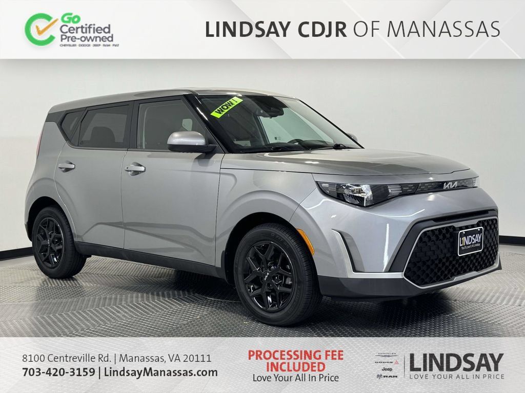 Used 2023 Kia Soul S FWD image 1