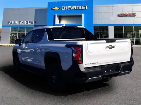 New 2025 Chevrolet Silverado EV LT image 5