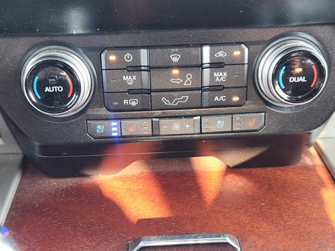 Used 2019 Ford F150 King Ranch w/ Equipment Group 601A Luxury AWD/4WD image 19