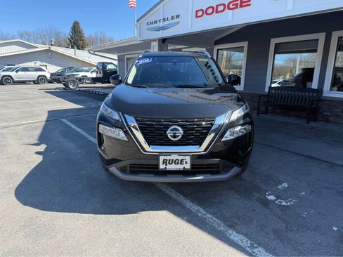 Used 2021 Nissan Rogue SV w/ Premium Package image 2
