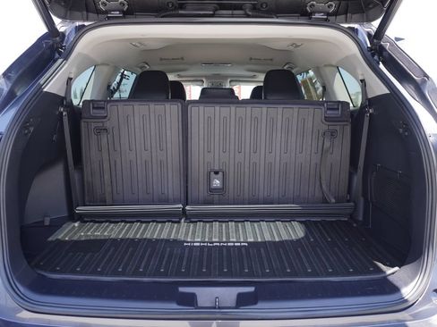 Used 2023 Toyota Highlander XLE FWD image 8
