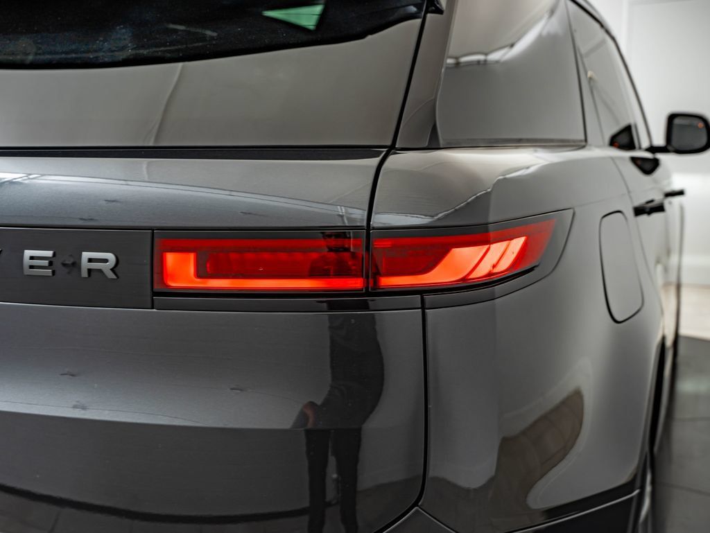 New 2026 Land Rover Range Rover Sport Dynamic SE AWD/4WD image 15