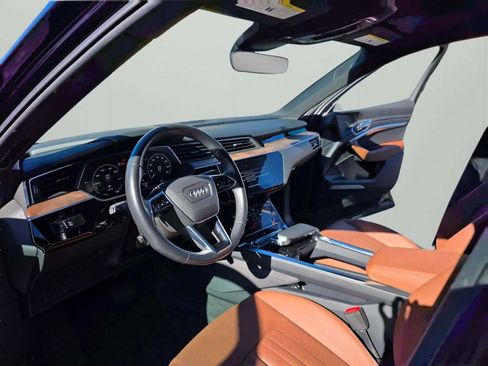Used 2022 Audi e-tron Premium Plus w/ Premium Plus Package image 31
