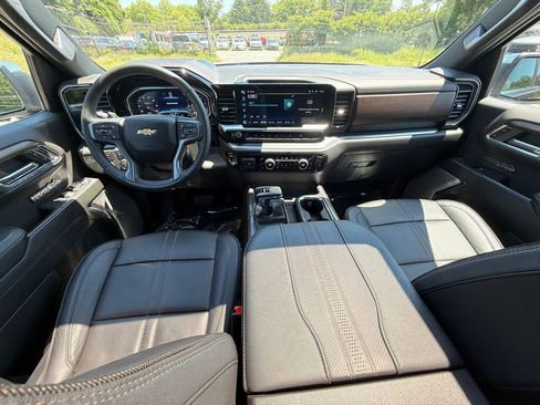 Used 2024 Chevrolet Silverado 1500 High Country w/ High Country Premium Package AWD/4WD image 25