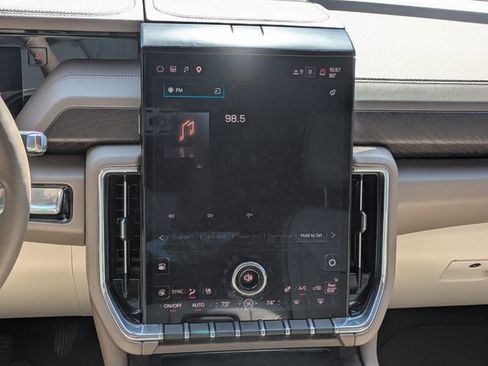 Used 2025 GMC Yukon Denali w/ Denali Reserve Package AWD/4WD image 12