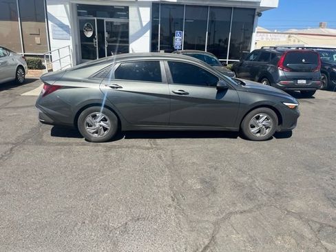 Used 2025 Hyundai Elantra SE FWD image 8