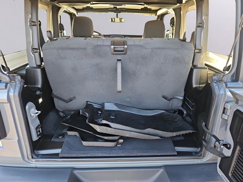 Used 2020 Jeep Wrangler Sport image 32