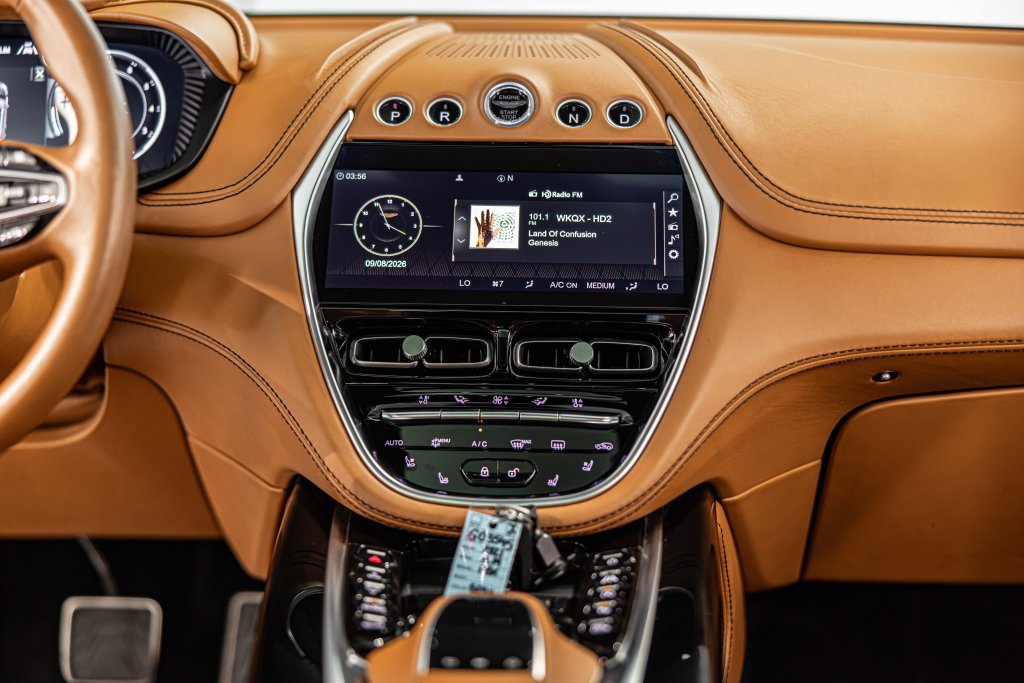 Used 2021 Aston Martin DBX AWD/4WD image 39