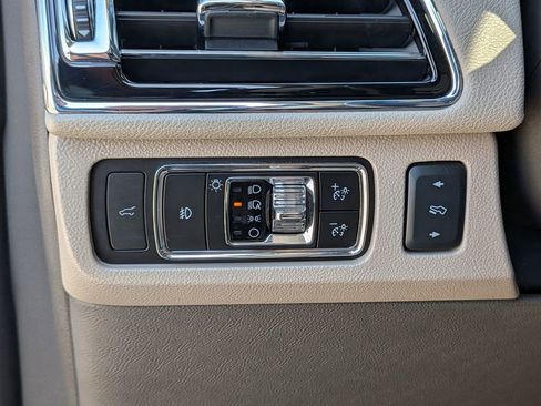 Used 2024 Lincoln Navigator L Reserve AWD/4WD image 18