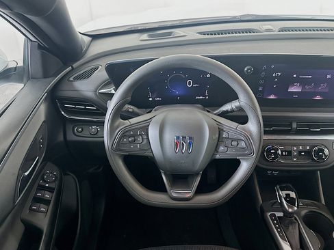 Used 2025 Buick Envista Preferred image 17