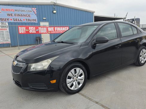 Used 2013 Chevrolet Cruze LS FWD image 2