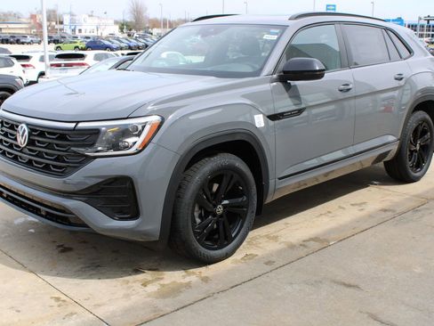 New 2026 Volkswagen Atlas Cross Sport SEL R-Line AWD/4WD image 3