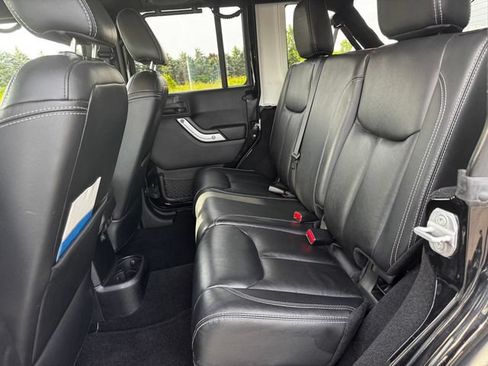 Used 2013 Jeep Wrangler Unlimited Rubicon w/ Connectivity Group AWD/4WD image 19