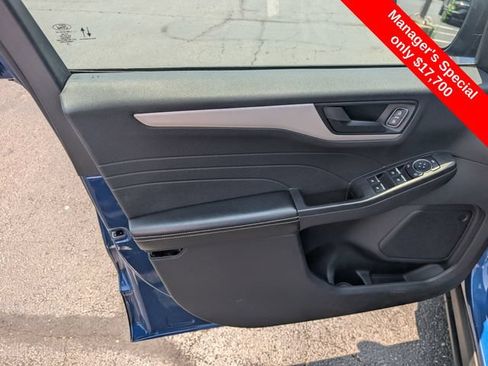 Used 2022 Ford Escape SE w/ Cold Weather Package FWD image 14