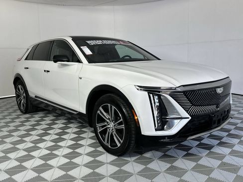 Used 2024 Cadillac Lyriq Luxury AWD/4WD image 2