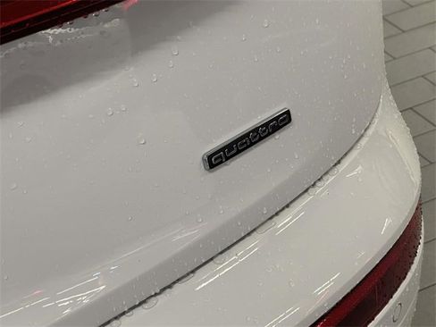 Used 2020 Audi Q5 2.0T Premium w/ Convenience Package image 11