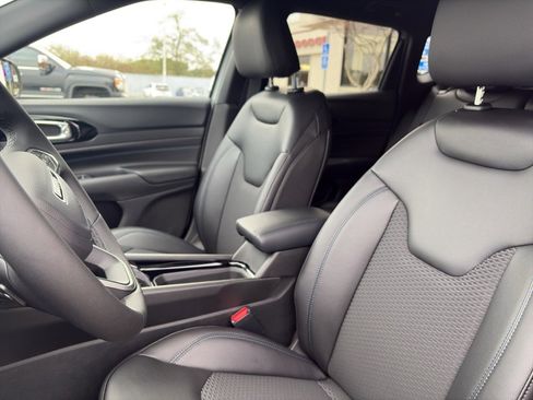 New 2026 Jeep Compass Latitude image 7