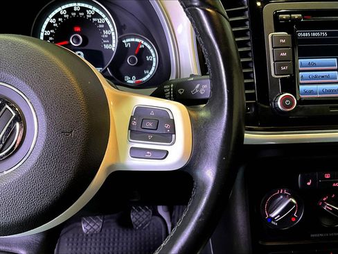 Used 2014 Volkswagen Beetle TDI image 12