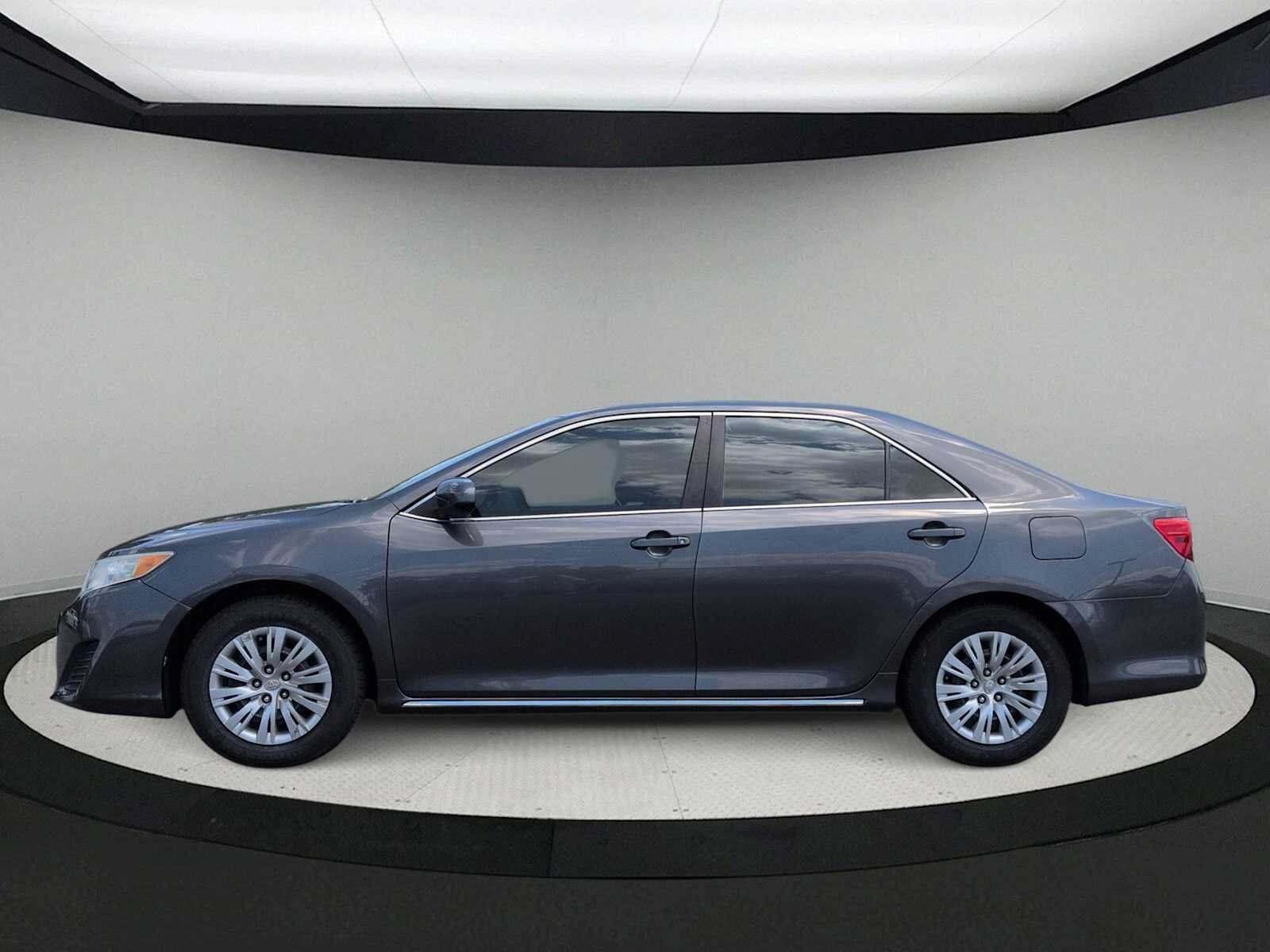 Used 2012 Toyota Camry LE FWD image 5