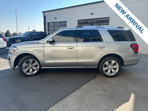 Used 2024 Ford Expedition Platinum AWD/4WD image 4