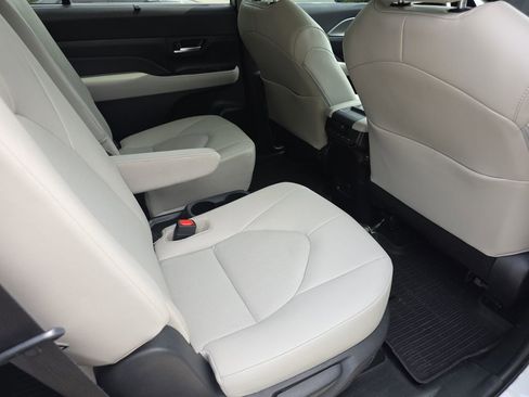 Used 2024 Toyota Grand Highlander AWD image 15