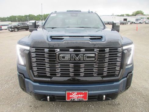 New 2026 GMC Sierra 3500 Denali Ultimate AWD/4WD image 11