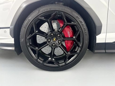 Used 2024 Lamborghini Urus Performante AWD/4WD image 31