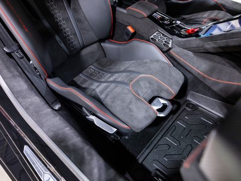 Used 2024 Lamborghini Huracan Sterrato AWD/4WD image 31