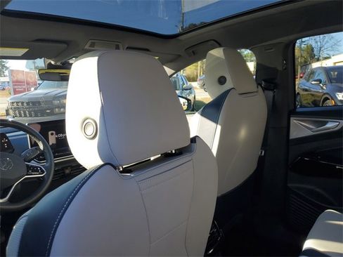 Certified 2025 Volkswagen ID.4 Pro S image 11