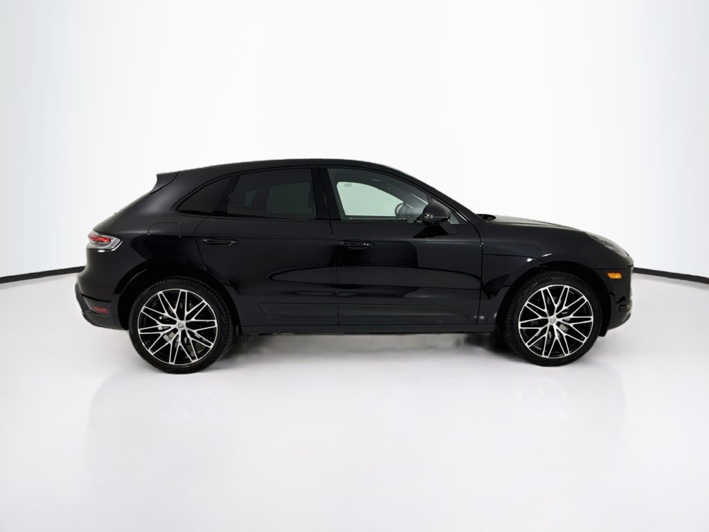 Certified 2026 Porsche Macan AWD/4WD image 8