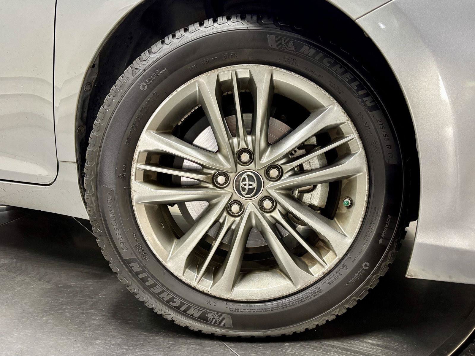 Used 2015 Toyota Camry SE FWD image 12