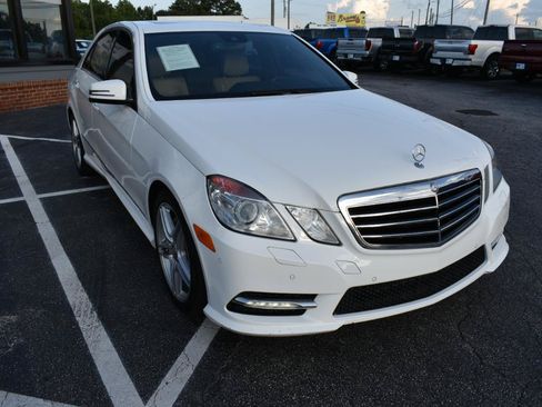 Used 2013 Mercedes-Benz E 550 4MATIC Sedan image 4