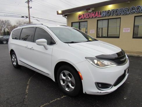 Used 2017 Chrysler Pacifica Touring-L Plus image 1