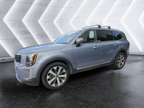 Used 2022 Kia Telluride EX w/ EX Premium Package FWD image 4