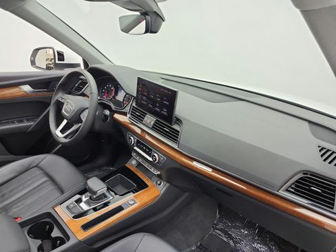 Used 2023 Audi Q5 2.0T Premium w/ Convenience Package AWD/4WD image 18
