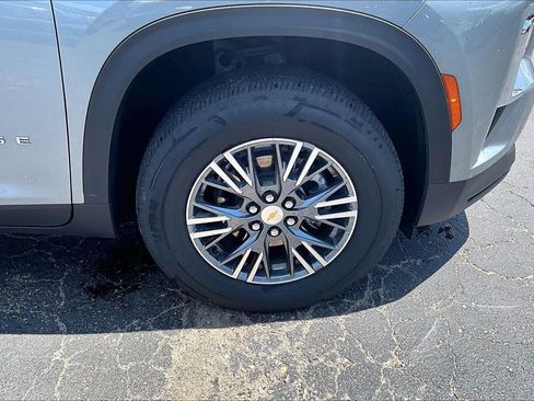 Used 2026 Chevrolet Traverse LT w/ Driver Confidence Package FWD image 2