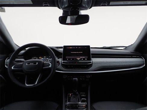 Used 2024 Jeep Compass Latitude w/ Sun and Sound Group image 10