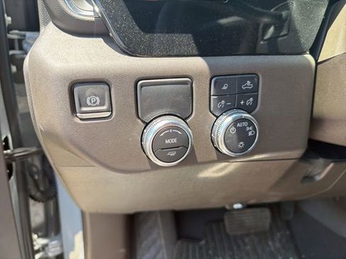 Used 2025 GMC Sierra 3500 SLE w/ Preferred Package RWD image 12