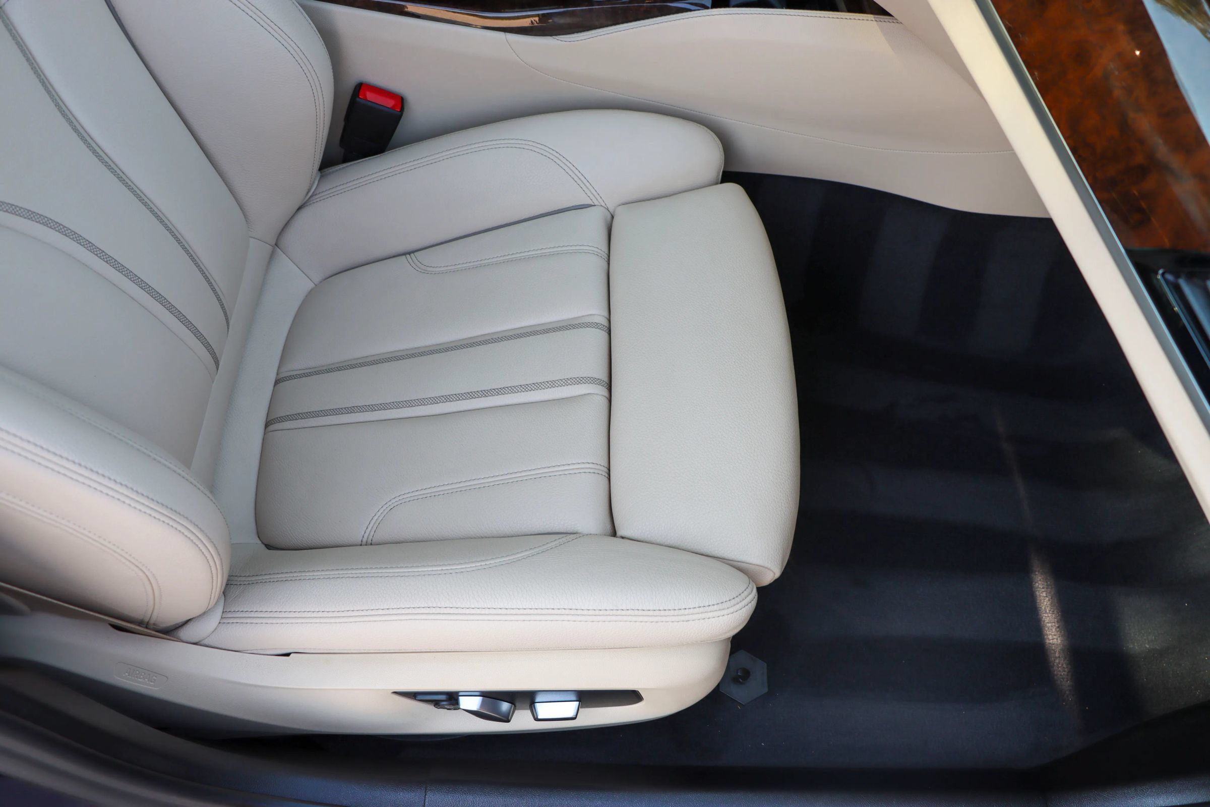 Used 2018 BMW 530e w/ M Sport Package 2 RWD image 22