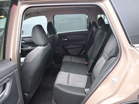Used 2025 Nissan Rogue SV AWD/4WD image 13
