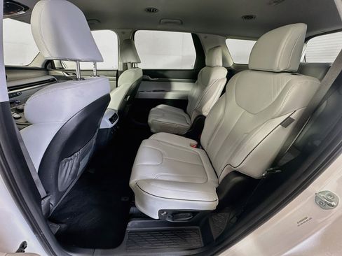 Used 2025 Hyundai Palisade SEL FWD image 29