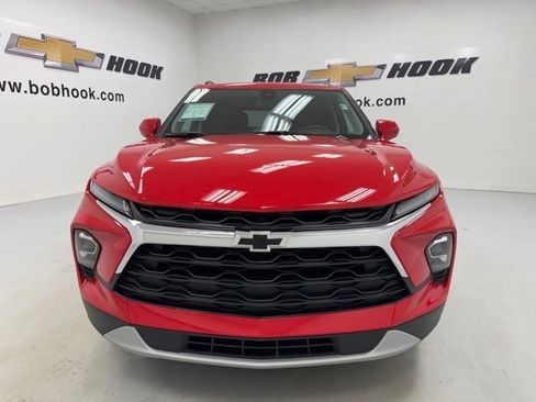 Used 2023 Chevrolet Blazer LT w/ Convenience Package FWD image 2
