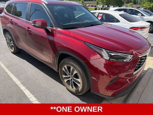 Used 2023 Toyota Highlander XLE image 6