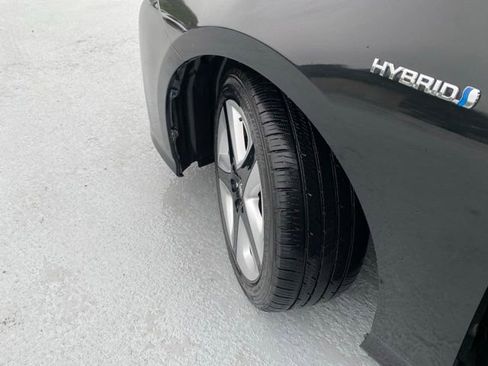 Certified 2017 Toyota Prius Three Touring w/ Carpet Mat Package FWD image 22